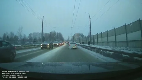 Driver hits pedestrian at uncontrolled crosswalk in Petrozavodsk, Russia Vídeo Stock 329147695