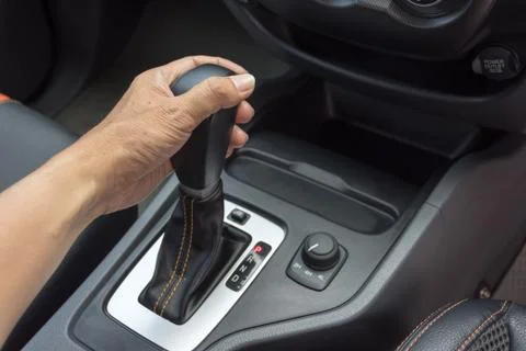 Driver man hand holding automatic transmission in car Foto stock