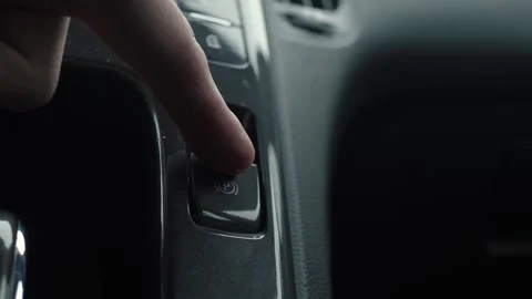 Driver pressing parking assist button Vidéo 336409192