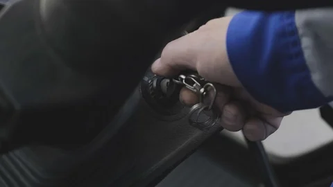 Driver starting a combine harvester. 스톡 동영상 124773856