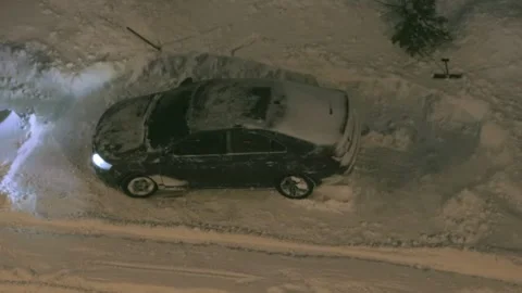 Driver trying to get out of snow Stockbeeldmateriaal 287600791