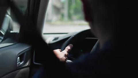 The driver turns the steering wheel of the car entering the turn. Close up Видео 134045684