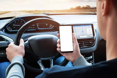 Driver use smart phone while driving. Isoalted screen for app promotion. Mode Foto stock