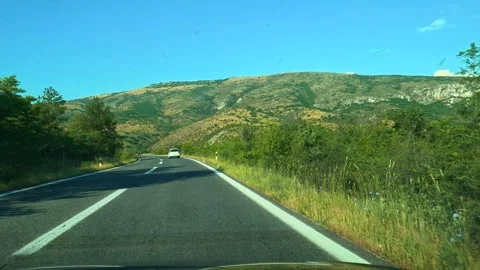 Driver views winding mountain road ahead. Macedonia Vídeos de archivo 338347011