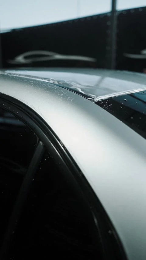 A driver washes a car with water, foam, and wax at a self-service car wash Stock-Footage 333595222