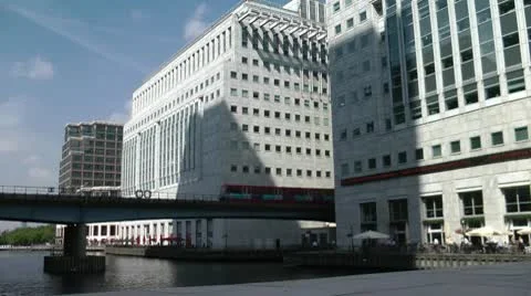 Driverless Docklands light train pulling out of Canary Wharf station dlr Stock Footage 10761492