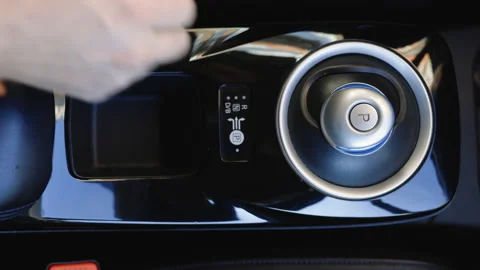 Driver's adm includes mode Drive on the gear lever automatic transmission of the Video stock 196001849