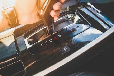 The driver's hand moved the gear selector to the neutral (N) mode Stock-Fotos