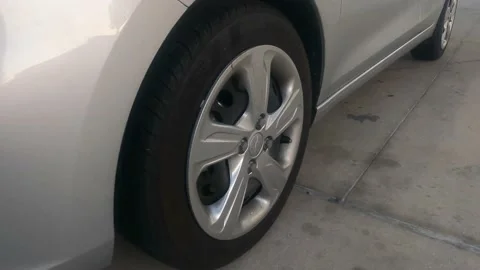 Drivers side front tires panning Stock Footage 156133679