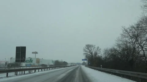 Driving on the A113 freeway from Berlin in the direction past the Waltersdorf Vídeo Stock 148131916