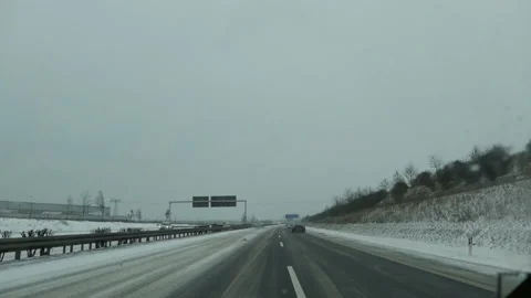 Driving on the A113 freeway from Berlin in the direction of the Schoenefeld i Video stock 148132073