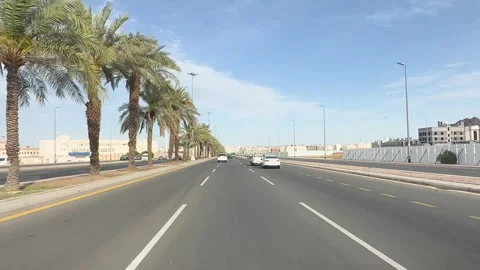 Driving Along a Palm-Lined Highway in Medina Видео 333935044