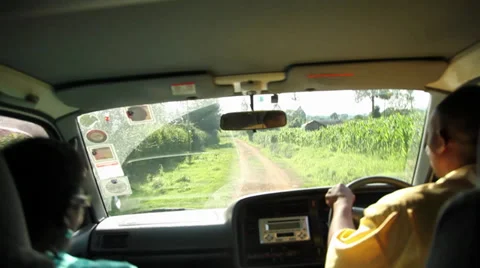 Driving bumpy road Kenya Vídeos de archivo 27672941