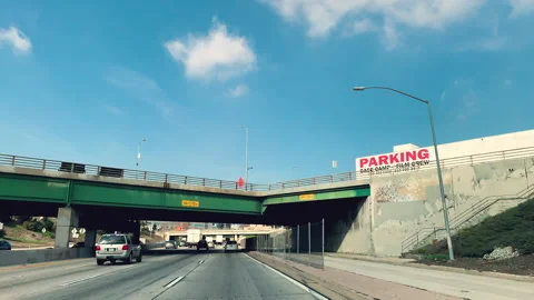  Driving a car on 101 Freeway, Los Angeles.  Pov, point of view.  Vidéo 143441691