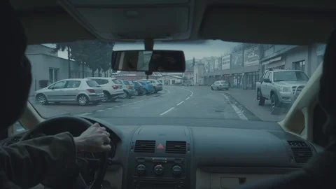Driving a car in a mask 库存影片 106338179