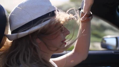 Driving in Convertible Car Видео 76923443
