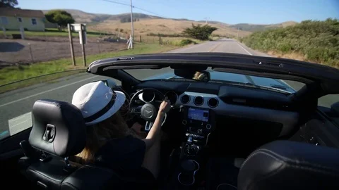 Driving in Convertible Car Vídeos de archivo 76923447