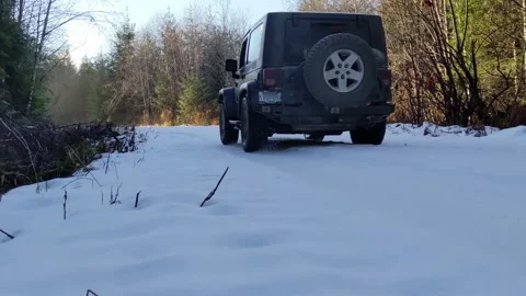 Driving on crusty snow Vídeo Stock 172565381