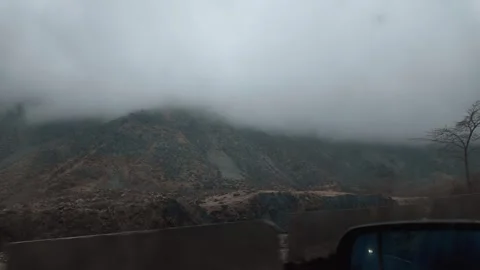 Driving on a dangerous mountain road in overcast foggy weather 库存影片 336640637