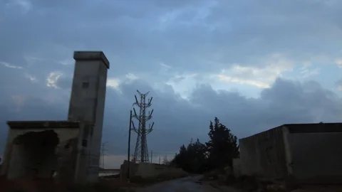 Driving in a dark isolated area Stockbeeldmateriaal 90837617