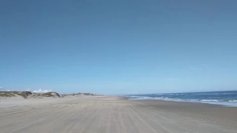 Driving Down Beach in Duck, North Carolina Alone 動画素材 82504814