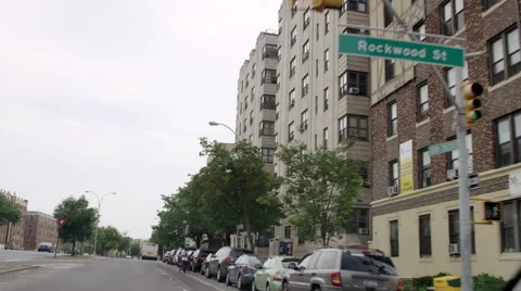 Driving down Grand Concourse in the Bronx with trees and buildings, 4K, NYC 库存影片 52326017