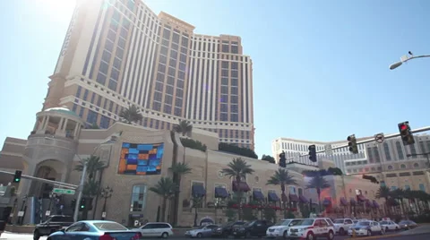 Driving Down the Las Vegas Strip: A Vibrant Journey Stockbeeldmateriaal 36172330