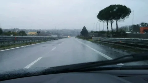 Driving during the rain 스톡 동영상 102045885
