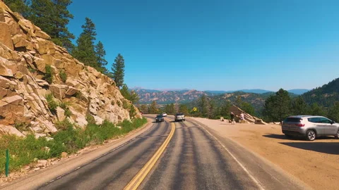 Driving into Estes Park Vídeos de archivo 162645791