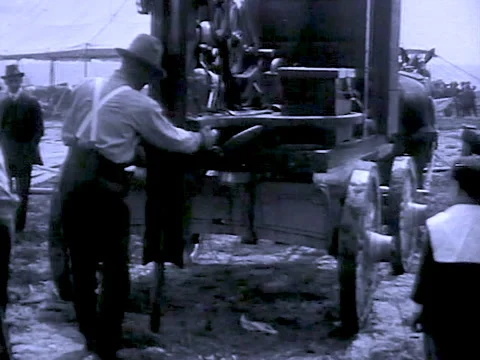 Driving fence posts/piles into ground with machine pulled by horses Stock-Footage 139947313
