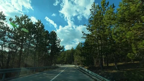 Driving forward on paved road through pine forest. Stara planina, Serbia Vidéo 331872186