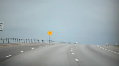 Driving freeway curve Vídeos de archivo 51711678