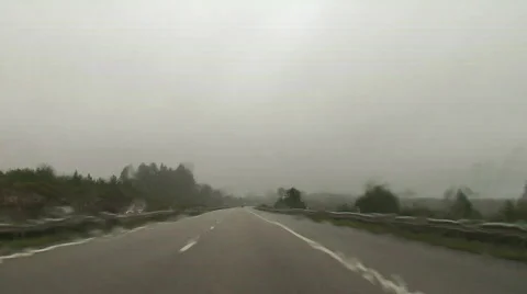 Driving on highway in the rain Видео 329166