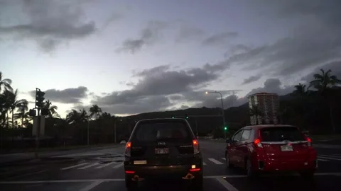 Driving to Honolulu Stockbeeldmateriaal 153056558