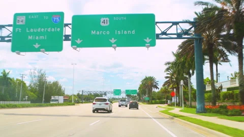 Driving by Naples Florida direction signs to Miami, Ft Lauderdale, Marco Island Vidéo 218325600