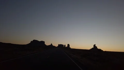 Driving North Through Monument Valley Video stock 121896992