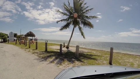 Driving to Ocean Edge 動画素材 76284293