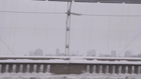 Driving Over a Bridge in the Freezing Rain Looking Out Towards Cityscape - 4K 스톡 동영상 91499677