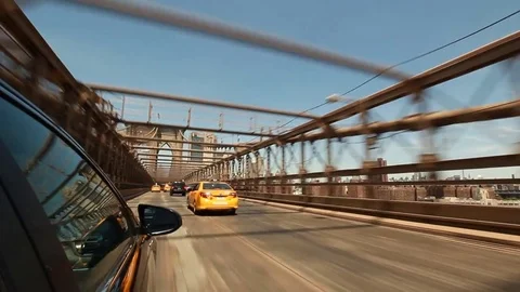 Driving over Brooklyn Bridge from New York City to Brooklyn Manhattan 動画素材 76043796
