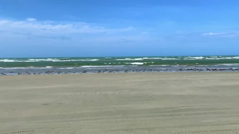 Driving over the sand through a beautiful beach 库存影片 176218755