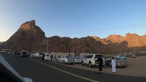 Driving Past Roadside Gathering at Mount Uhud Stockbeeldmateriaal 337376962