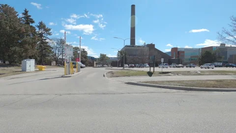 Driving plate of empty university and college campus in COVID pandemic Видео 150487696