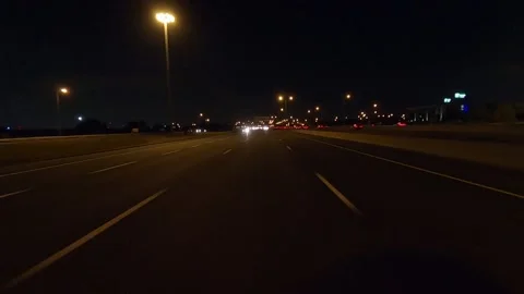 Driving plate of reverse rear view shot roads and highways on a very dark night Vidéo 155871443