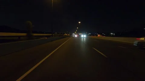 Driving plate of reverse rear view shot roads and highways on a very dark night Vidéo 155871553