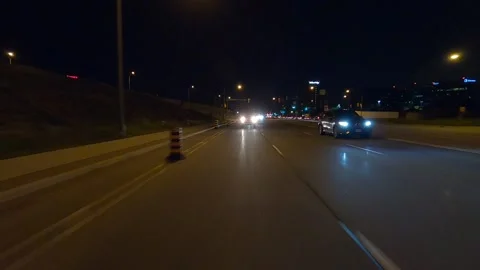 Driving plate of reverse rear view shot roads and highways on a very dark night Vidéo 155872067