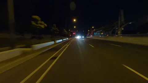 Driving plate of reverse rear view shot roads and highways on a very dark night Vidéo 155872128