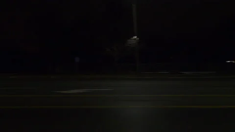 Driving plate with side view on dark city streets at night with buildings Vidéo 149801332