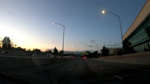 Driving POV Stockbeeldmateriaal 142052918