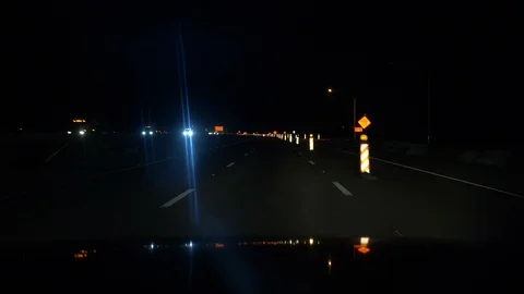 Driving POV through a highway construction zone at night Vídeos de archivo 102912324