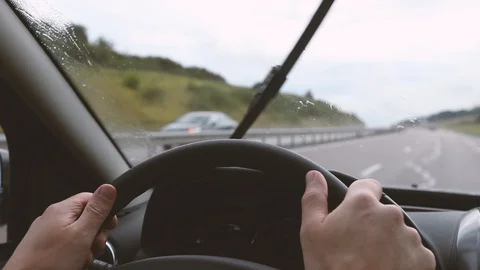 Driving in the rain Video stock 93351731